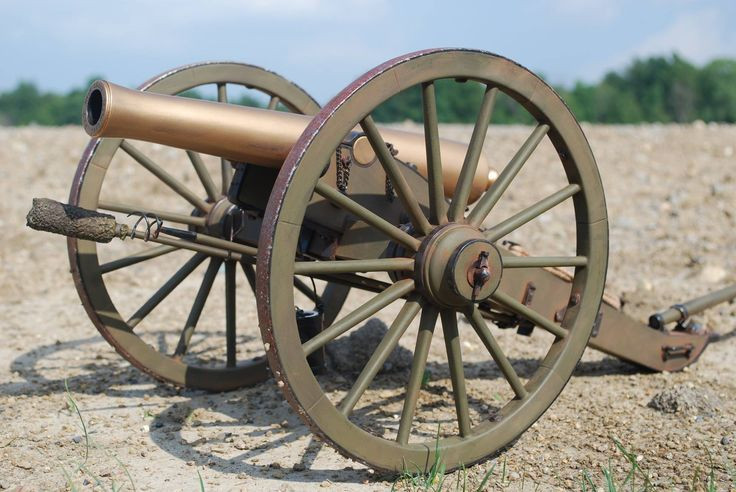  10. Phát triển trong thời kỳ Napoléon. Súng thần công đã có một sự phát triển vượt bậc trong thời kỳ chiến tranh Napoléon, khi được cải tiến để có tầm bắn xa hơn và hiệu quả hơn trong các trận chiến quy mô lớn. Ảnh: Pinterest.
