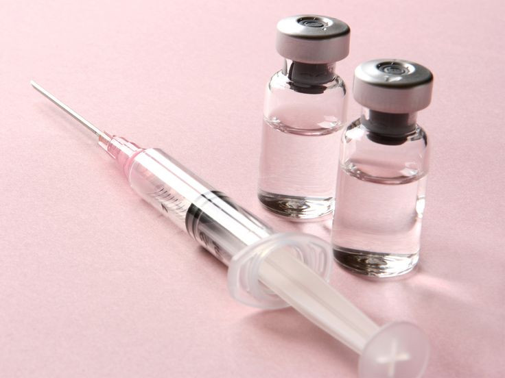  4. Ứng dụng trong quân đội Mỹ. Năm 1945, vắc xin cúm được cấp phép sử dụng lần đầu tiên cho quân đội Mỹ, giúp giảm nguy cơ bùng phát dịch cúm trong doanh trại. Đến năm 1946, vắc xin cúm được phổ biến rộng rãi cho dân thường, mở đường cho chương trình tiêm chủng vắc xin cúm hàng năm ngày nay. Ảnh: Pinterest.