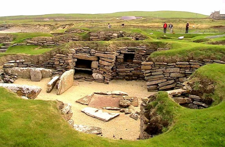  7. Không ai biết vì sao ngôi làng bị bỏ hoang. Khoảng năm 2.500 TCN, cư dân Skara Brae rời bỏ ngôi làng một cách bí ẩn. Một số giả thuyết cho rằng biến đổi khí hậu, nước biển dâng hoặc bão lớn có thể là nguyên nhân. Ảnh: Pinterest.