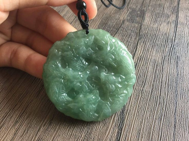  5. Ngọc bích được cho là có tác dụng chữa bệnh. Trong y học cổ truyền Trung Hoa, người ta tin rằng ngọc bích có thể giúp cân bằng năng lượng, hỗ trợ thải độc và cải thiện sức khỏe tim mạch. Ảnh: Pinterest.