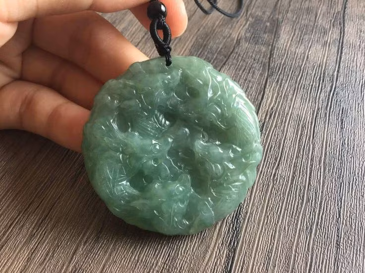  5. Ngọc bích được cho là có tác dụng chữa bệnh. Trong y học cổ truyền Trung Hoa, người ta tin rằng ngọc bích có thể giúp cân bằng năng lượng, hỗ trợ thải độc và cải thiện sức khỏe tim mạch. Ảnh: Pinterest.