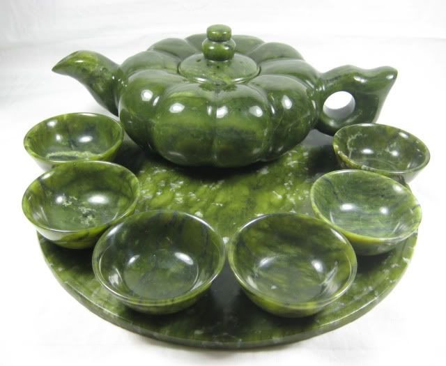  4. Trung Hoa là nền văn hóa tôn sùng ngọc bích nhất. Ở Trung Hoa cổ, ngọc bích được coi là "đá của thiên đường" và có giá trị tinh thần cao hơn cả vàng. Các hoàng đế cổ đại thường sở hữu ấn, trang sức và đồ vật nghi lễ làm từ ngọc bích. Ảnh: Pinterest.