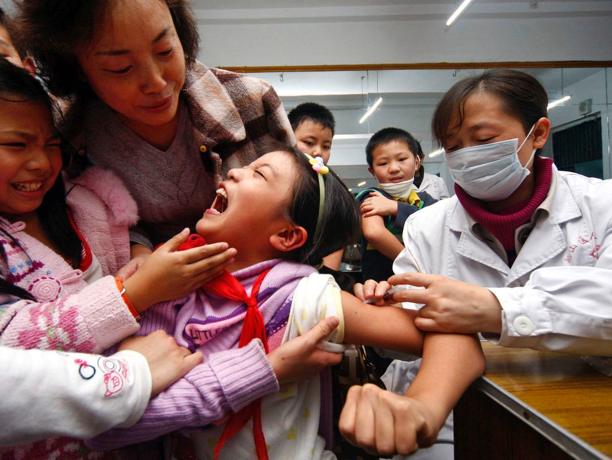 Đại dịch này xuất hiện lần đầu ở Mexico, sau đó lây lan ra toàn cầu. Hậu quả: Tuy số ca tử vong thấp hơn các đại dịch trước, nhưng sự lây lan nhanh chóng của virus khiến WHO tuyên bố tình trạng khẩn cấp toàn cầu. Ảnh: Spiegel.