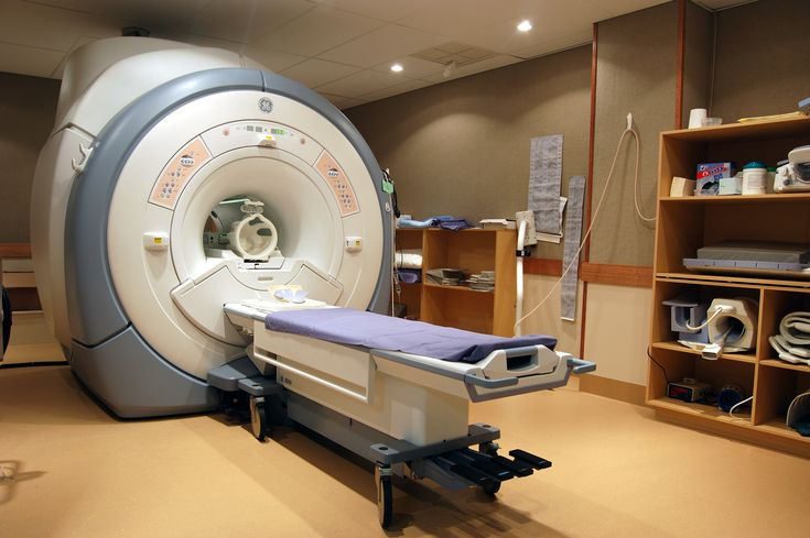  7. Máy quét MRI sử dụng nam châm cực mạnh. Máy chụp cộng hưởng từ (MRI) sử dụng nam châm có từ trường mạnh hơn Trái Đất hàng ngàn lần để tạo ra hình ảnh chi tiết bên trong cơ thể con người. Ảnh: Pinterest.