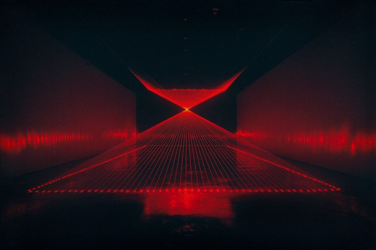  2. Laser được tạo ra dựa trên lý thuyết của Einstein. Albert Einstein là người đầu tiên đặt nền tảng cho công nghệ laser khi ông mô tả hiện tượng phát xạ kích thích vào năm 1917. Tuy nhiên, phải đến năm 1960, thiết bị phát laser đầu tiên mới được chế tạo thành công. Ảnh: Pinterest.