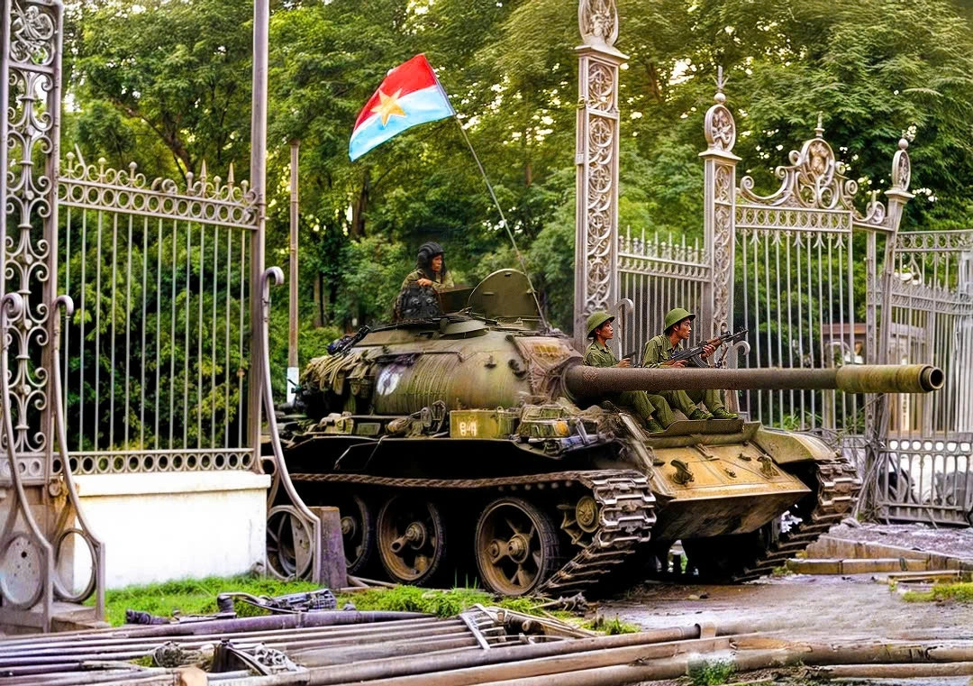 Ẩn số trong bức ảnh xe tăng tiến vào Dinh Độc Lập - Hình 3 An so trong buc anh xe tang tien vao Dinh Doc Lap-Hinh-3