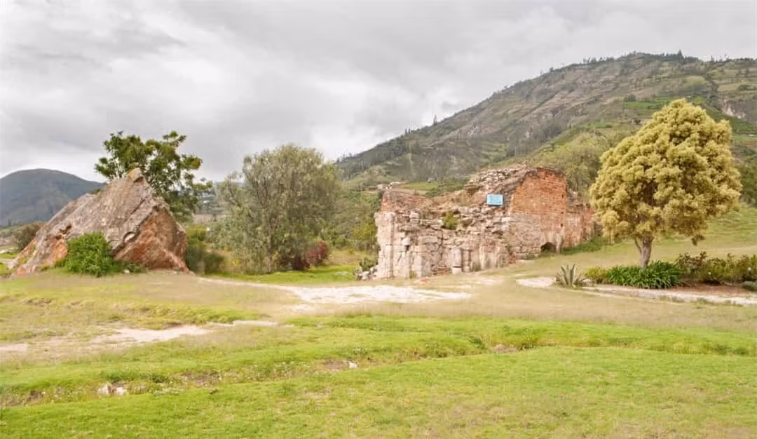 Yungay, Peru (1970): Trận động đất mạnh 8 độ richter này là thảm họa thiên nhiên tồi tệ nhất từng xảy ra ở Peru, ảnh hưởng đến 3 triệu người và khiến 75.000 người thiệt mạng.