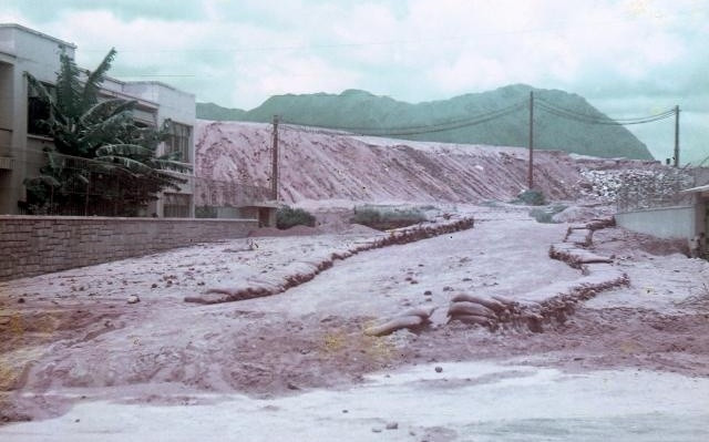 Cảnh tượng của trận bão Mary ở Hong Kong vào năm 1960.
