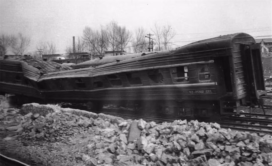 Đường Sơn, Trung Quốc (1976): Mặc dù trận động đất 8,2 độ richter, 2,2 gigaton này chỉ kéo dài 10 giây nhưng đã gây ra hậu quả khủng khiếp cho Đường Sơn, Trung Quốc. Khoảng 225.000 người đã thiệt mạng trong thảm họa này.