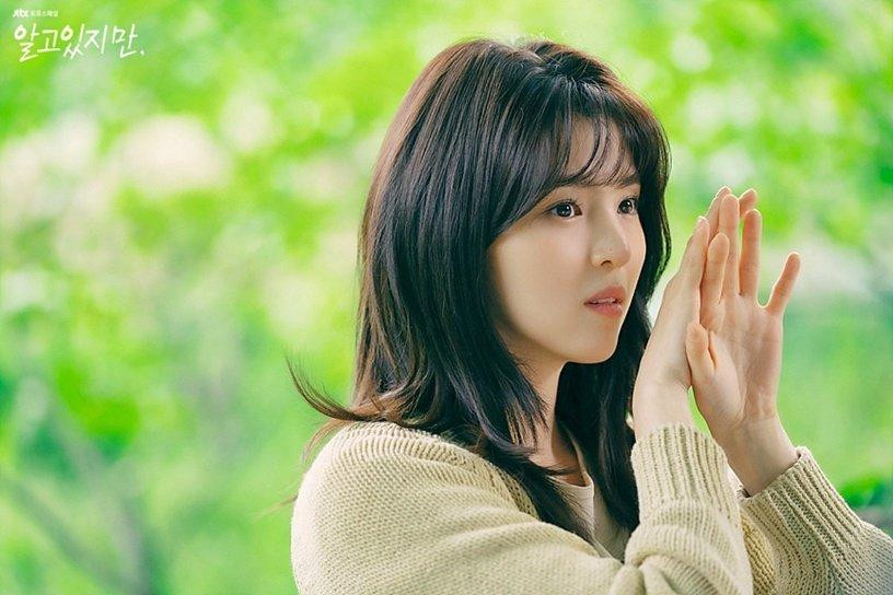 Tên tuổi của Han So Hee thực sự vụt sáng khi vào vai "tiểu tam" trong bộ phim truyền hình đình đám Thế Giới Hôn Nhân. Và mới đây, Han So Hee đã có vai chính phim truyền hình đầu tiên với tác phẩm Nevertheless – drama đang gây sốt trên mạng xã hội Việt.