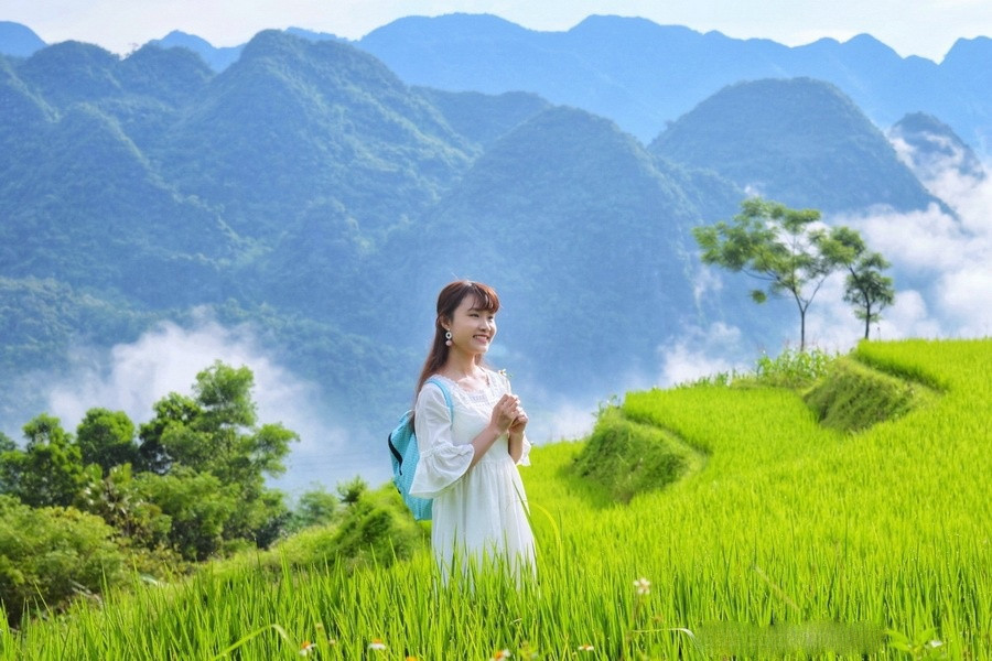 Thanh Hóa hiện là tỉnh có nhiều huyện nhất nước, với 23 huyện: Bá Thước, Cẩm Thủy, Đông Sơn, Hà Trung, Hậu Lộc, Hoằng Hóa, Lang Chánh, Mường Lát, Nga Sơn, Ngọc Lặc, Như Thanh, Như Xuân, Nông Cống, Quan Hóa, Quan Sơn, Quảng Xương, Thạch Thành, Thiệu Hóa, Thọ Xuân, Thường Xuân, Triệu Sơn, Vĩnh Lộc và Yên Định. Ngoài ra, Thanh Hóa còn 2 thành phố là Thanh Hóa và Sầm Sơn, cùng 2 thị xã là Bỉm Sơn và Nghi Sơn. Trong ảnh là vẻ đẹp của Pù Luông, điểm du lịch nổi tiếng ở huyện miền núi Bá Thước, Quan Hóa của tỉnh Thanh Hóa. Ảnh: Đoàn Khánh.