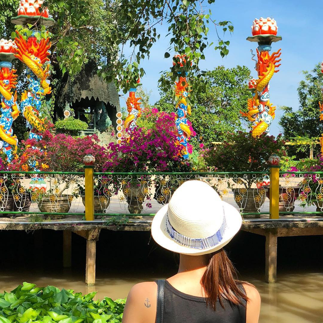 Châu Thành là tên huyện phổ biến nhất Việt Nam, hiện có 10 tỉnh cùng có huyện Châu Thành, đó là: Tây Ninh, Long An, Tiền Giang, Bến Tre, Đồng Tháp, An Giang, Sóc Trăng, Trà Vinh, Hậu Giang và Kiên Giang. Ngoài ra, tỉnh Hậu Giang còn có huyện Châu Thành A. Trong ảnh là cồn Phụng, một điểm du lịch nổi tiếng ở huyện Châu Thành, tỉnh Bến Tre. Ảnh: Vanstare.