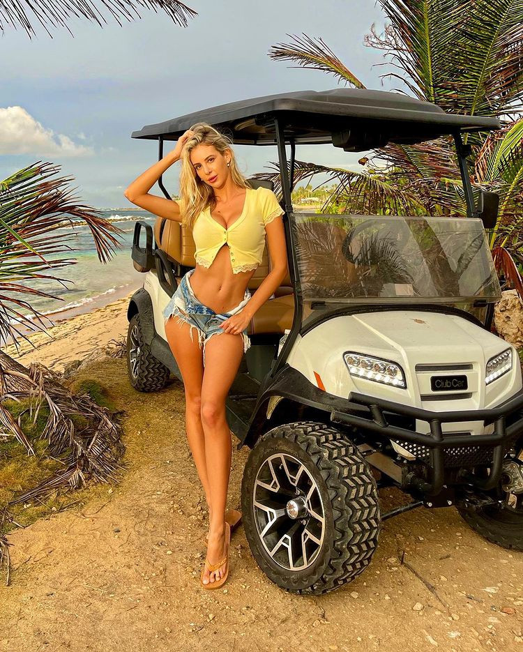 Teresi nhắc đến “hot girl chơi golf” Paige Spiranac như ví dụ về người phụ nữ mạnh mẽ và tự tin trên mạng xã hội. “Khi nhìn vào cô ấy, bạn có thể thấy sức mạnh và sự tự tin. Mọi người dành sự tôn trọng cho cô ấy. Có sự khác biệt rất lớn khi bạn thể hiện mình một cách tự tin”, Teresi nói.