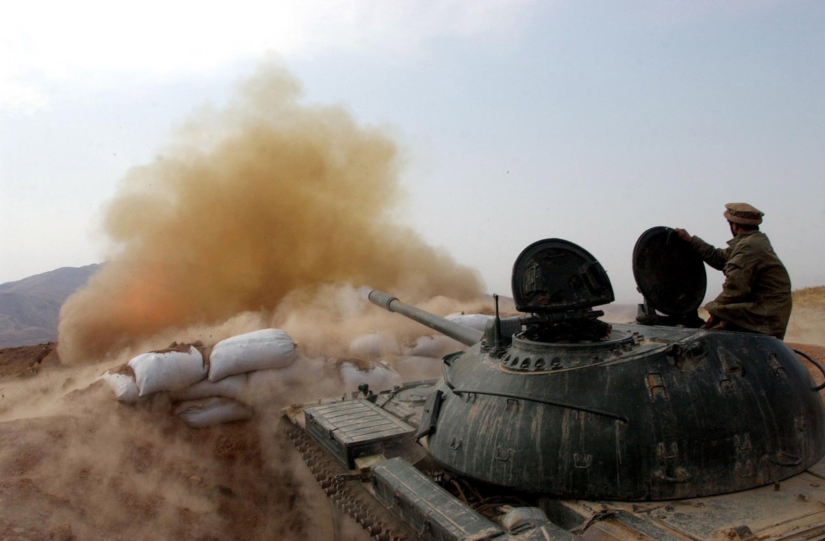 Chẳng bao lâu sau vụ khủng bố 11/9/2001, ưu tiên quân sự hàng đầu của Mỹ tập trung vào Afghanistan, nơi trú ẩn của các thủ lĩnh tổ chức khủng bố Al Qaeda. Ai cũng hiểu một cuộc chiến sẽ sớm nổ ra. Nhưng khi đó, ít người có thể lường trước Afghanistan sẽ trở thành cuộc chiến dài nhất trong lịch sử nước Mỹ, trải qua hơn 20 năm và 4 đời tổng thống.