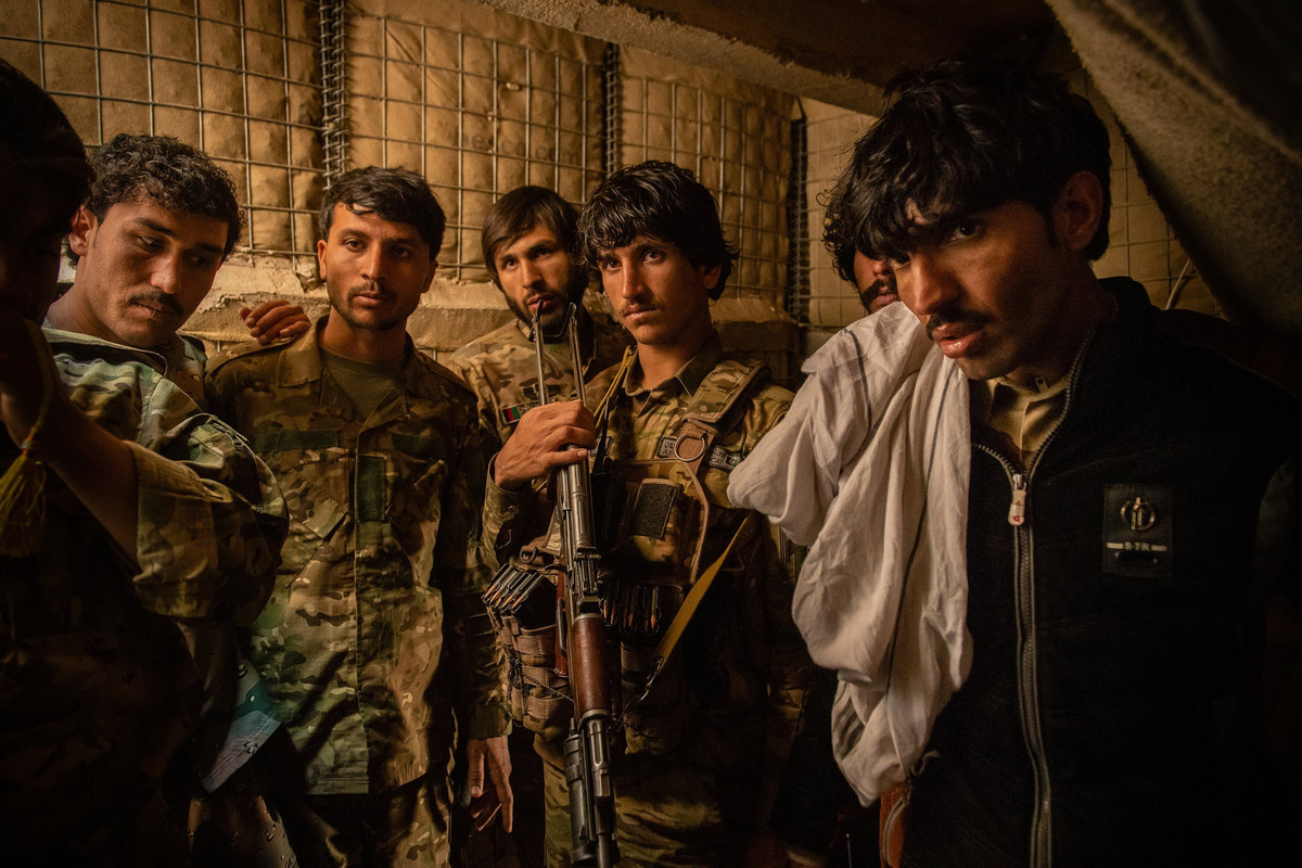 Ngày 29/2/2020, Mỹ và Taliban chính thức ký kết thỏa thuận hòa bình, mở ra cánh cửa cho Mỹ rút toàn bộ quân đội khỏi Afghanistan, cũng như khởi động tiến trình đàm phán trực tiếp giữa lực lượng Taliban với chính quyền Kabul về tương lai đất nước. Tới tháng 2/2020, Mỹ vẫn duy trì khoảng 12.000 binh sĩ ở Afghanistan.