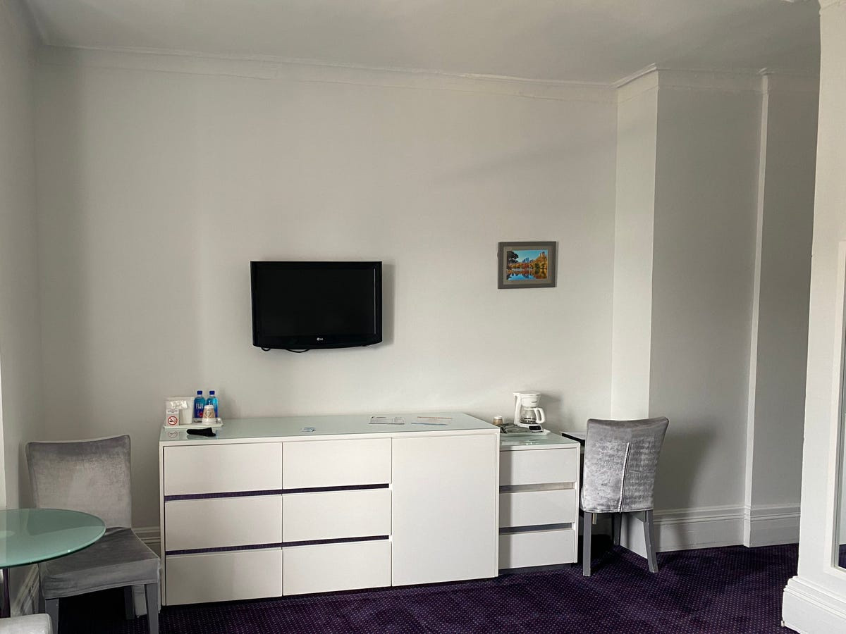  Một đêm mất ngủ vì những câu chuyện ma quái cứ quẩn quanh trong tâm trí: Nhiều lần Olito phải bật đèn cả đêm vì cứ tưởng tượng ra những bóng ma đang thì thầm, thậm chí những hình ảnh chiếc chăn bị xé toạc cứ xuất hiện trong đầu.