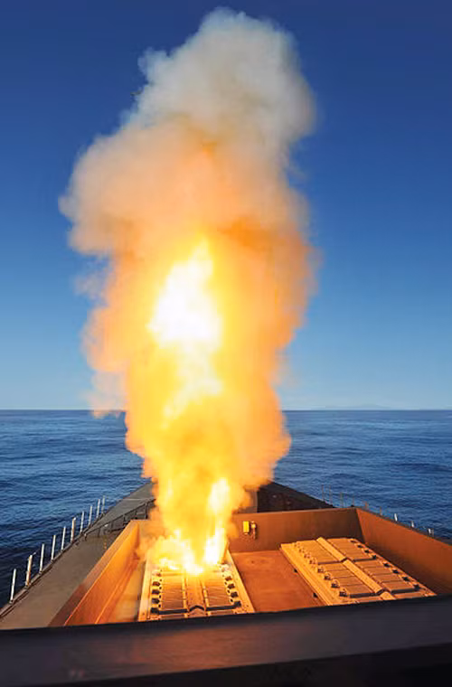 Tên lửa Aster 15 đạt tầm bắn 1,7-30km, độ cao diệt mục tiêu 13km còn Aster 30 đạt tầm bắn 3-120km, độ cao 30km. Cả hai loại tên lửa đều dùng đầu tự dẫn radar chủ động kích hoạt ở pha cuối. Đáng tiếc là loại tên lửa này không thể đánh chặn mục tiêu tên lửa đạn đạo, mà chỉ giới hạn trong khả năng đánh chặn máy bay, trực thăng, UAV, tên lửa hành trình.