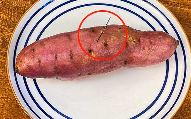 Hap khoai dung cho ngay vao noi, them 2 buoc nua khoai moi ngot-Hinh-2