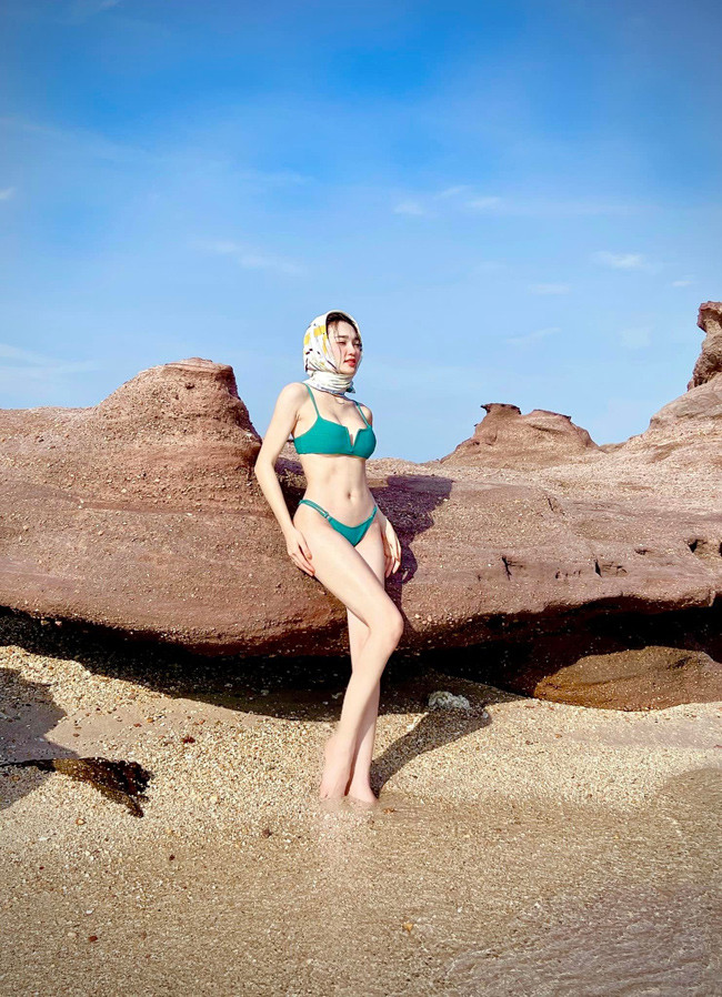 Cô nàng được biết đến lần đầu tiên vào năm 2017 khi làm PG hỗ trợ trao giải cho cuộc thi "Người đẹp Kinh Bắc 2017".