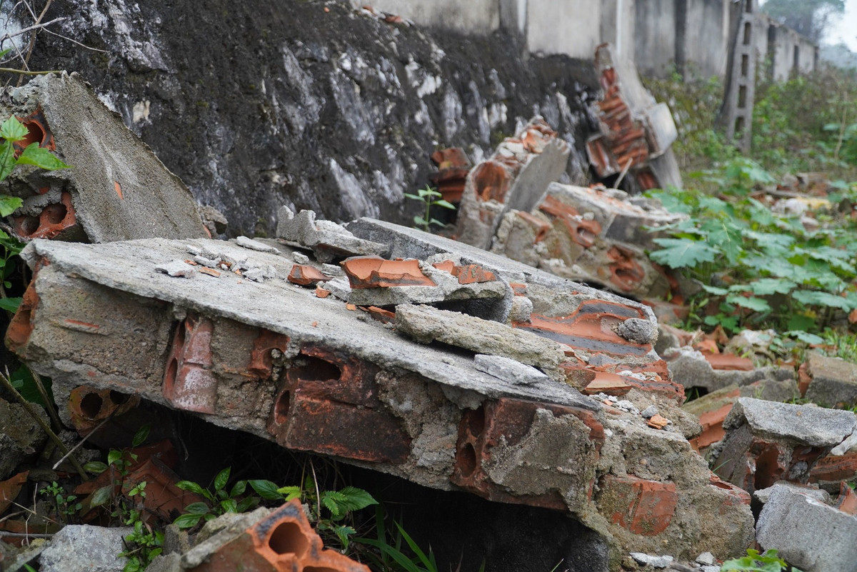 Nhiều đoạn tường bao của dự án đổ sập, hư hỏng. Đến đầu năm 2021, chủ đầu tư Nhà máy xi măng Thanh Sơn có văn bản gửi Chủ tịch UBND tỉnh Thanh Hóa đề nghị nâng công suất lên 2,5 triệu tấn/năm, gấp gần ba lần ban đầu. Tuy nhiên, hơn 700 ý kiến từ các hộ dân sinh sống quanh dự án đã không đồng ý tiếp tục xây dựng nhà máy này.