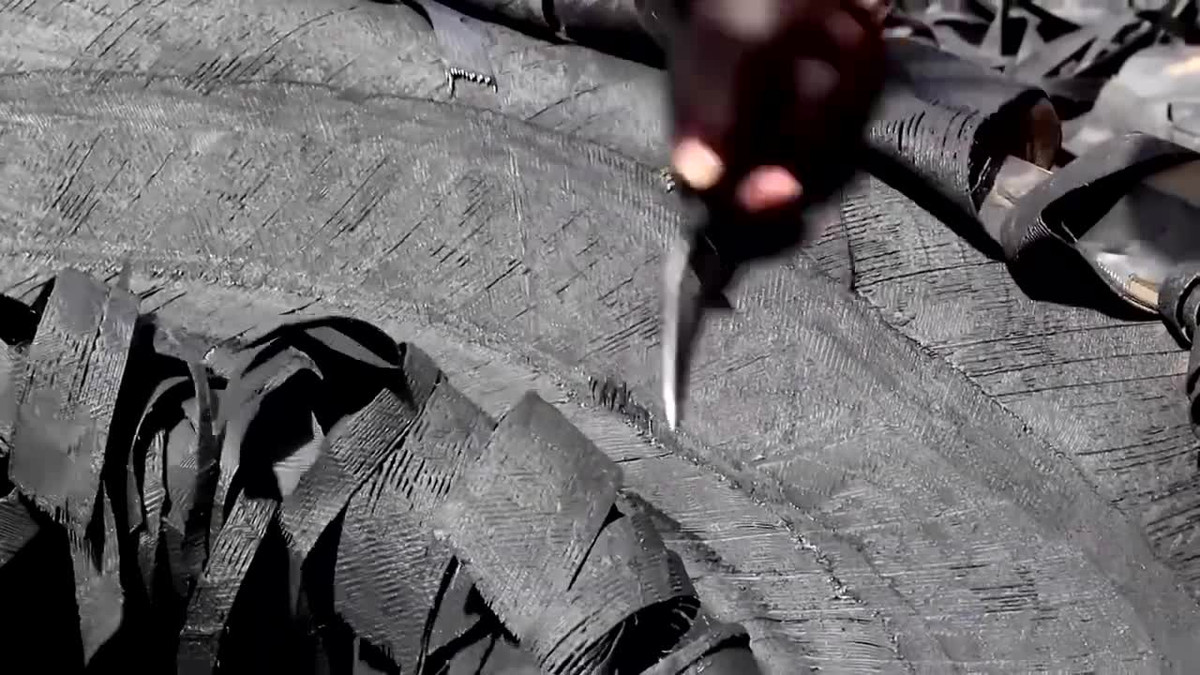 Clip: Độc đáo sản xuất xăng dầu từ... lốp xe đã qua sử dụng Clip: Doc dao san xuat xang dau tu... lop xe da qua su dung