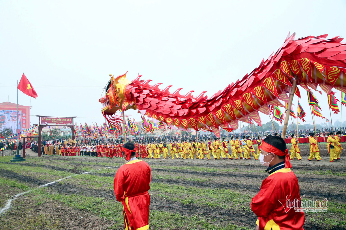 Chu tich nuoc xuong dong cay ruong o le Tich dien-Hinh-16