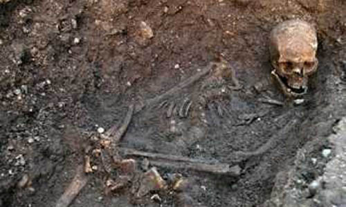 Bộ hài cốt của vua Richard III được phát hiện bên dưới bãi đậu xe ở Leicester.