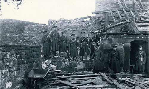 Tiểu đoàn Green Howards số 5 làm nhiệm vụ ở lâu đài Scarborough trong Chiến tranh thế giới 1.