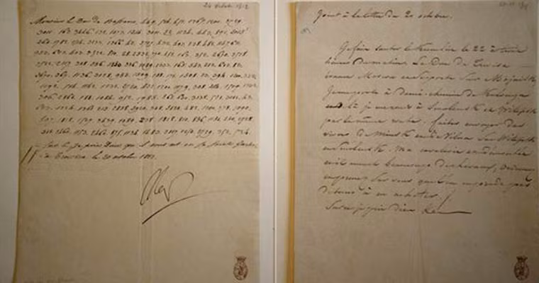 Năm 2012, bức thư 200 năm tuổi của Napoleon (trong ảnh) viết gửi cho Ngoại trưởng Hugues-Bernard Maret vào ngày 20/10/1812 sau khi ra lệnh rút quân khỏi Moscow có nội dung: "Ta sẽ cho nổ tung điện Kremlin vào lúc 3h sáng ngày 22". Bức thư trên có 1-0-2 bởi nó được Napoleon viết dưới dạng mã hóa bằng các con số khi nói đến các kế hoạch tấn công.