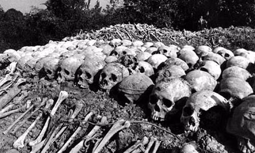 Giới chức trách đã tìm thấy hơn 20.000 ngôi mộ tập thể tại Campuchia và được gọi là những khu vực chết chóc, là minh chứng rõ ràng nhất về tội ác man rợ mà chính quyền Pol Pot đã gây ra.