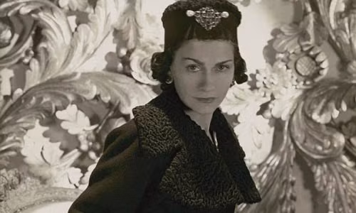 Lần đầu tiên một tài liệu được công bố trên kênh truyền hình Pháp cho biết Coco Chanel đã làm điệp viên cho cơ quan tình báo quân sự Abwehr của Hitler.
