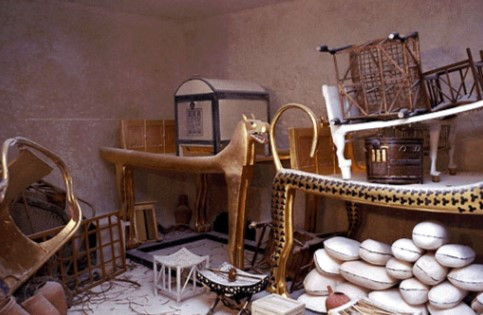 Thông qua việc khám phá những kim tự tháp cổ đại, các chuyên gia đã tìm hiểu được khá nhiều về những bí mật liên quan đến cuộc sống của người Ai Cập thông qua xác ướp của các pharaoh và những hiện vật cổ được chôn cất cùng.