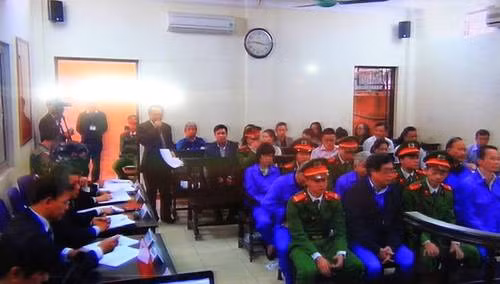 Phiên tòa xét xử 'bầu' Kiên và đồng phạm ngày 01/12.