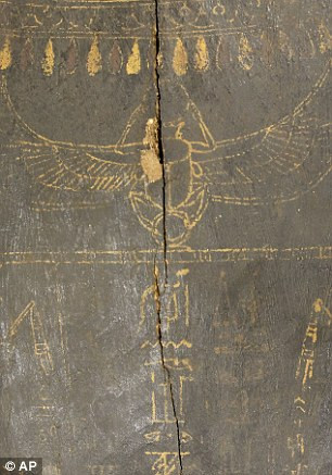 Do khuôn mặt xác ướp được bọc trong vải liệm và chỉ hở một số ngón chân nên các chuyên gia vẫn chưa mở toàn bộ xác ướp vì lo sợ vải liệm ở khuôn mặt của xác ướp có thể ngay lập tức vỡ vụn.