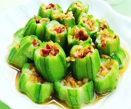 Canh mướp hương chữa trĩ hiệu quả: Mướp hương 100g, rau đay 100g, rau bát 50g, thịt cua đồng 50g, gia vị vừa đủ nấu canh ăn tuần vài lần.