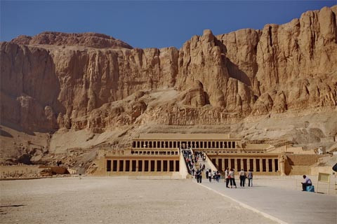 Trong thời kỳ Vương quốc mới (1504-1069 TCN), pharaoh Ai Cập đã được chôn cất trong những ngôi mộ ở Thung lũng các vị vua nằm tại Thebes.