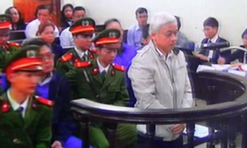 Bị cáo Nguyễn Đức Kiên trong phiên tòa ngày 1/12.