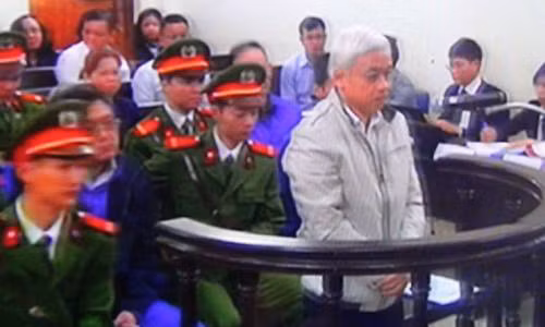 Bị cáo Nguyễn Đức Kiên trong phiên tòa ngày 1/12.