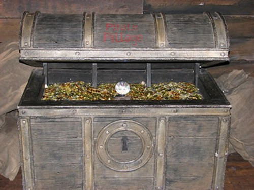 Khi đó, nhiều tên cướp biển bị chặt đầu. Sau một thời gian dài bị truy lùng, Blackbeard được ân xá. Mặc dù được ân xá nhưng tên cướp biển khét tiếng này vẫn "ngựa quen đường cũ", tiếp tục cướp bóc tàu thuyền đi biển.