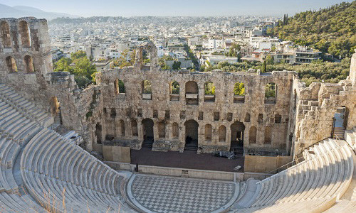 Athens, Hy Lạp là nơi con người bắt đầu sinh sống vào khoảng năm 7.000 TCN. Nơi đây gắn liền với lịch sử của nhiều đế chế hùng mạnh như Ottoman, Byzantine và các nền văn minh La Mã. Đồng thời, nơi đây còn là nơi sinh sống của nhiều nhà triết học, nhà soạn kịch, nhà văn... xuất chúng.