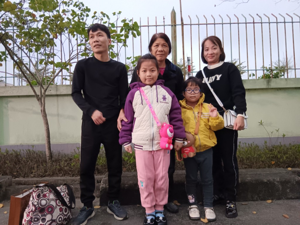 Nhung chuyen xe am tinh Cong doan dua cong nhan ve que don Tet-Hinh-7