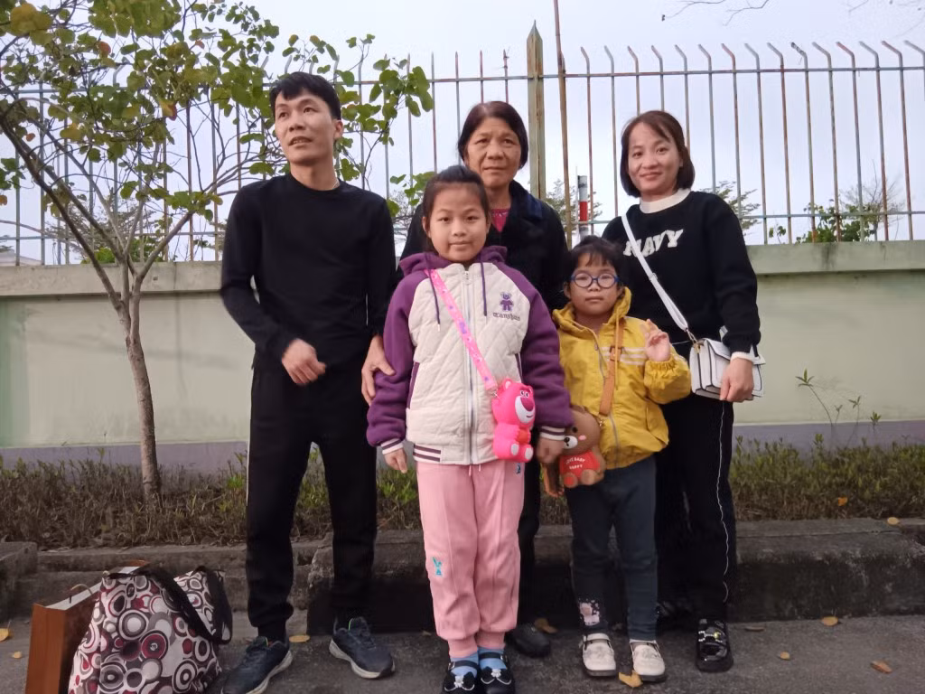 Những chuyến xe ấm tình Công đoàn đưa công nhân về quê đón Tết - Hình 7 Nhung chuyen xe am tinh Cong doan dua cong nhan ve que don Tet-Hinh-7