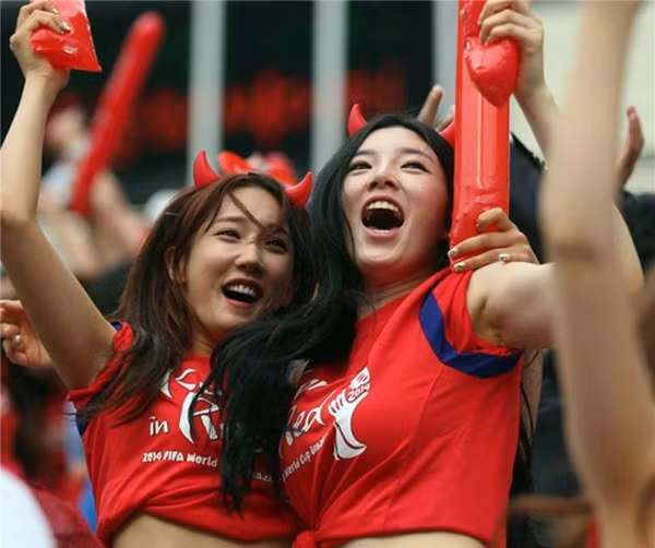 Có thể dễ dàng nhận thấy rằng các fan girl Hàn Quốc thường có gương mặt chứa nhiều điểm tương đồng.