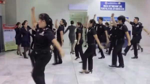Được biết, màn flashmob này được dàn dựng nhằm mục đích tăng tính thân thiện trong công việc giữa Cục di trú Philippines, sân bay Manila với những khách hàng của họ, đồng thời cũng là một cách để tạo nên niềm vui trong ngày kỉ niệm trọng đại của đất nước.