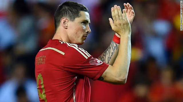 Fernando Torres của tuyển Tây Ban Nha cũng sở hữu tổng tài sản hơn 50 triệu USD. Không còn ở thời kỳ đỉnh cao phong độ, nhưng ở CLB Chelsea, Torres vẫn kiếm được một khoản lương kha khá. Năm nay, Torres vẫn được gọi vào tuyển Tây Ban Nha tham dự World Cup là điều khá bất ngờ với nhiều người hâm mộ bởi trong suốt mùa bóng vừa qua anh gần như không thể hiện được gì đặc biệt.