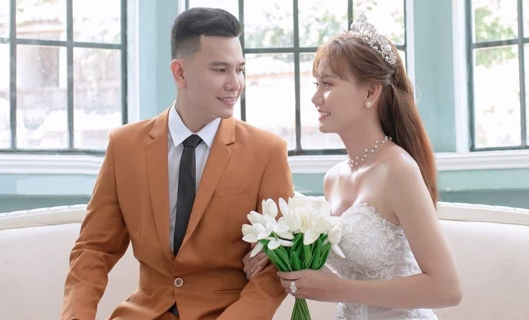 Co gai TP.HCM cuoi chang shipper nho nghien mua sam-Hinh-3