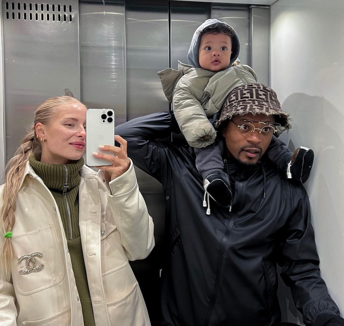 Đến tháng 11 năm 2020, Evra và Margaux tuyên bố đính hôn. Tháng 5 năm 2021, cặp đôi chào đón bé trai đầu lòng tên Lilas.