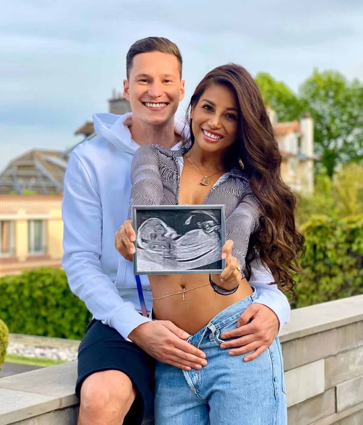 Dù chưa làm đám cưới, tháng 4 vừa qua cặp đôi hạnh phúc chia sẻ trên trang cá nhân rằng Sethanie đang mang thai con đầu lòng. Cả hai dường như rất mong chờ sự chào đời của kết tinh tình yêu khi liên tục chia sẻ những khoảnh khắc mang bầu của Sethanie.