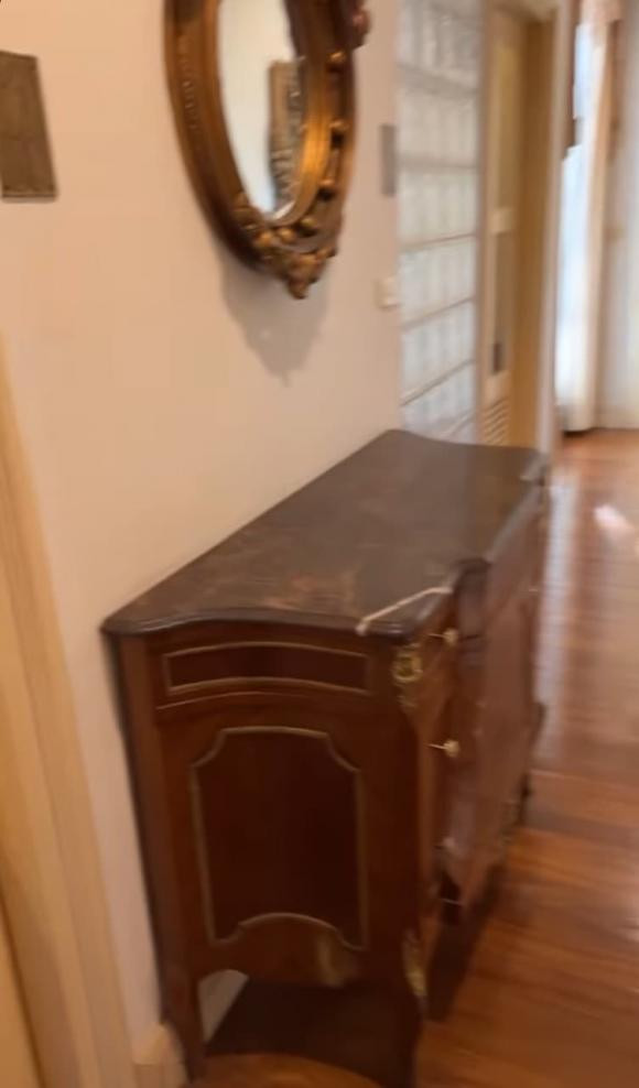 Thùy Tiên đến thăm nhà Chủ tịch Miss Grand - Hình 4 Thuy Tien den tham nha Chu tich Miss Grand-Hinh-4