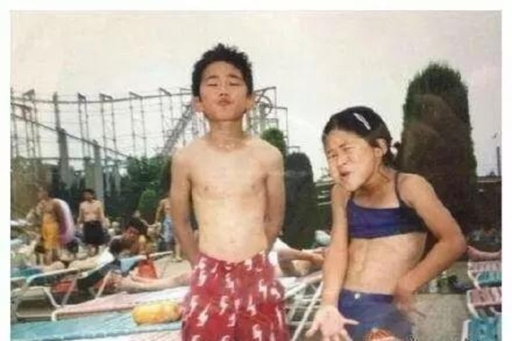 "Bà hoàng" biểu cảm, "chúa tể hủy diệt" cách tạo dáng là đây chứ đâu.